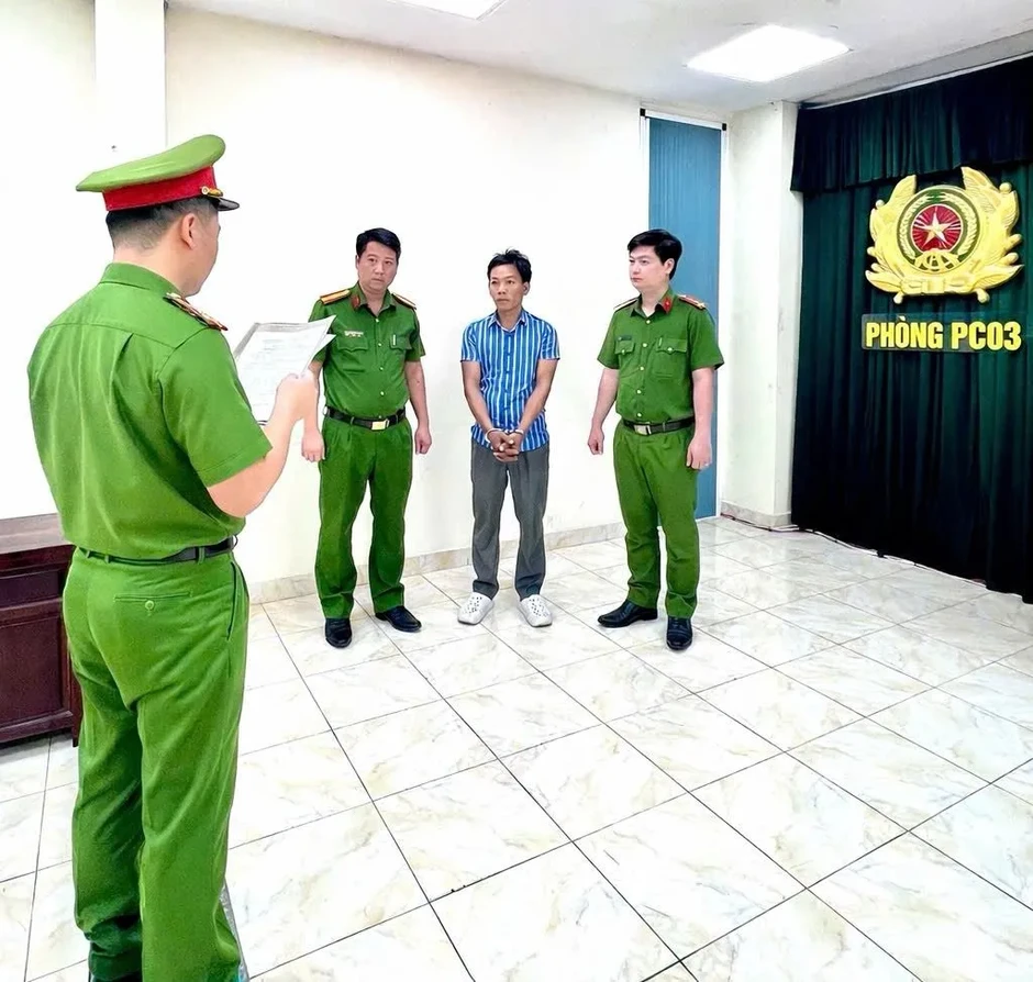 Khởi tố đối tượng đổ hơn 500 tấn chất thải trái phép ra môi trường tại Đồng Nai Khởi tố đối tượng đổ hơn 500 tấn chất thải trái phép ra môi trường tại Đồng Nai