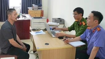 Khởi tố đối tượng dùng búa đinh tấn công Cảnh sát giao thông ở Nghệ An