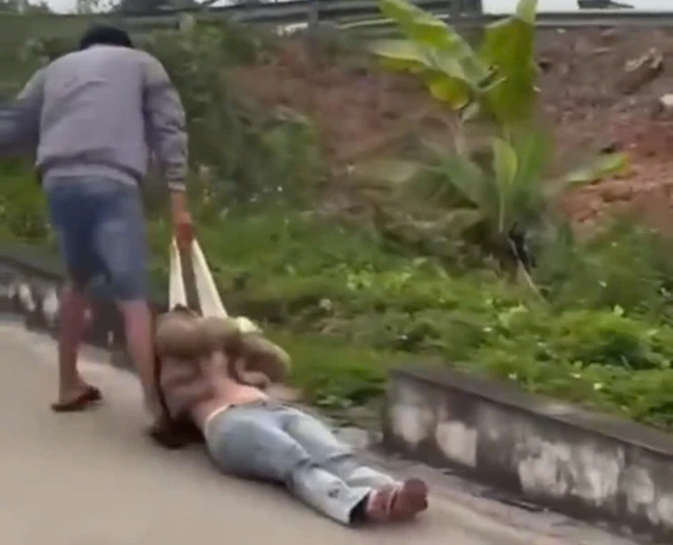 Khởi tố đối tượng kéo lê cô gái trên đường Khởi tố đối tượng kéo lê cô gái trên đường
