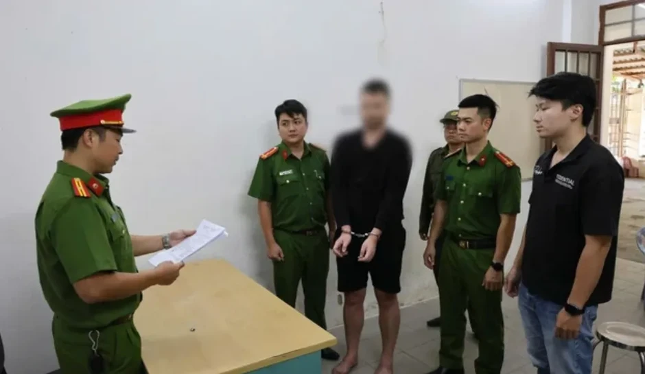 Khởi tố đối tượng người nước ngoài gây rối, đập phá quán cà phê tại trung tâm Đà Nẵng Khởi tố đối tượng người nước ngoài gây rối, đập phá quán cà phê tại trung tâm Đà Nẵng
