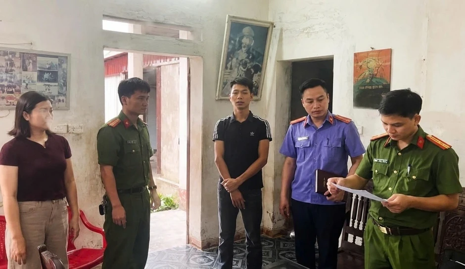 Khởi tố đối tượng sản xuất hơn 10.000 sản phẩm mỹ phẩm giả ở Ninh Bình Khởi tố đối tượng sản xuất hơn 10.000 sản phẩm mỹ phẩm giả ở Ninh Bình