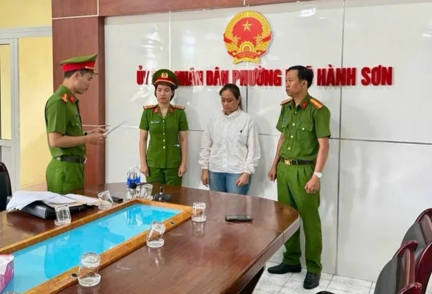 Khởi tố đối tượng sử dụng “sổ đỏ” giả lừa đảo chiếm đoạt hơn 1,1 tỷ đồng Khởi tố đối tượng sử dụng “sổ đỏ” giả lừa đảo chiếm đoạt hơn 1,1 tỷ đồng