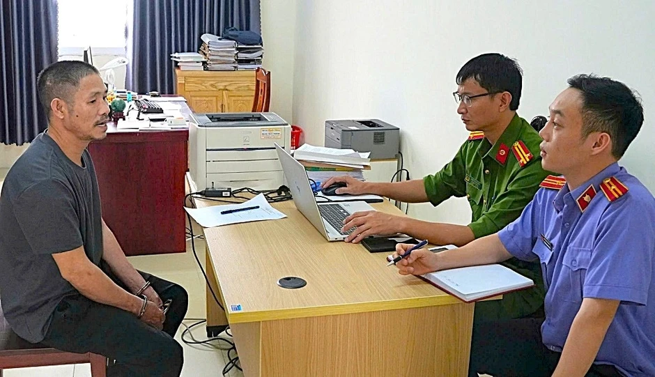 Khởi tố đối tượng vi phạm nồng độ cồn dùng búa tấn công CSGT tại Nghệ An Khởi tố đối tượng vi phạm nồng độ cồn dùng búa tấn công CSGT tại Nghệ An