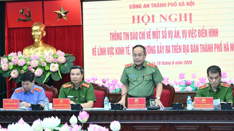 Khởi tố giám đốc bán 10.000 tấn chân gà nhập lậu Khởi tố giám đốc bán 10.000 tấn chân gà nhập lậu