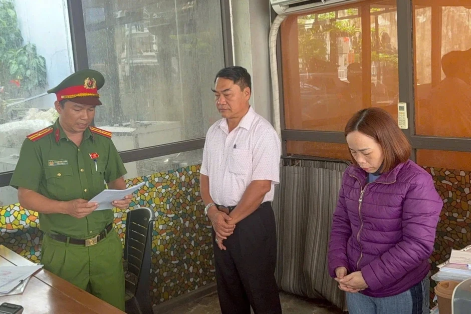 Khởi tố giám đốc công ty xăng dầu cùng đồng phạm mua bán hơn 4.600 hóa đơn Khởi tố giám đốc công ty xăng dầu cùng đồng phạm mua bán hơn 4.600 hóa đơn