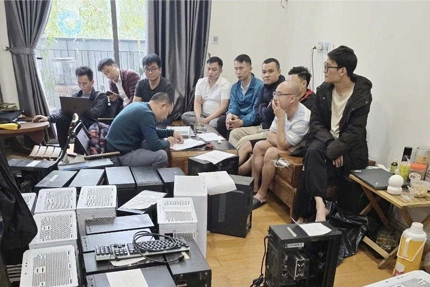 Khởi tố giám đốc điều hành "chợ dữ liệu" doanh thu hơn 400 tỷ đồng Khởi tố giám đốc điều hành "chợ dữ liệu" doanh thu hơn 400 tỷ đồng