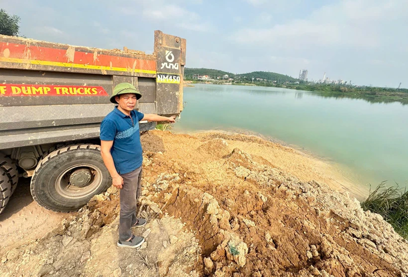 Khởi tố giám đốc doanh nghiệp đổ gần 180 tấn bùn thải ra môi trường Khởi tố giám đốc doanh nghiệp đổ gần 180 tấn bùn thải ra môi trường