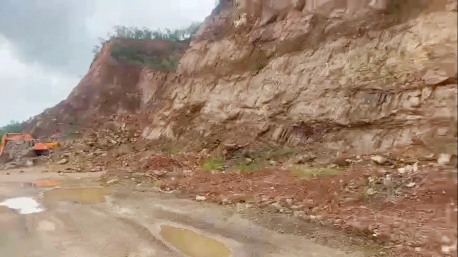 Khởi tố giám đốc khai thác hơn 82.000m³ đất trái phép Khởi tố giám đốc khai thác hơn 82.000m³ đất trái phép