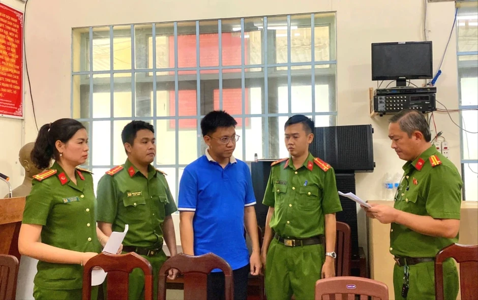 Khởi tố giám đốc làm nước yến giả bán số lượng lớn trên TikTok Khởi tố giám đốc làm nước yến giả bán số lượng lớn trên TikTok