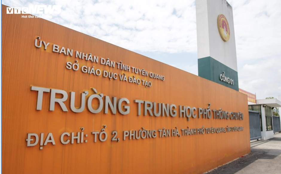 Khởi tố Giám đốc Sở GD - ĐT Tuyên Quang và 41 cán bộ trong vụ gian lận thi cử 2026 Khởi tố Giám đốc Sở GD - ĐT Tuyên Quang và 41 cán bộ trong vụ gian lận thi cử 2026