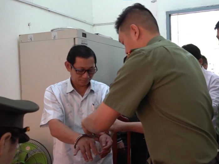 Khởi tố giám đốc trung tâm Giáo dục vì vi phạm quy định đấu thầu tại Đắk Lắk Khởi tố giám đốc trung tâm Giáo dục vì vi phạm quy định đấu thầu tại Đắk Lắk