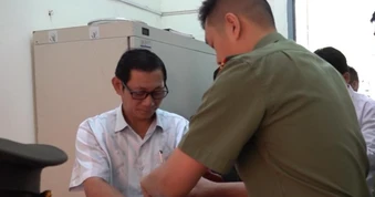Khởi tố giám đốc trung tâm Giáo dục vì vi phạm quy định đấu thầu tại Đắk Lắk