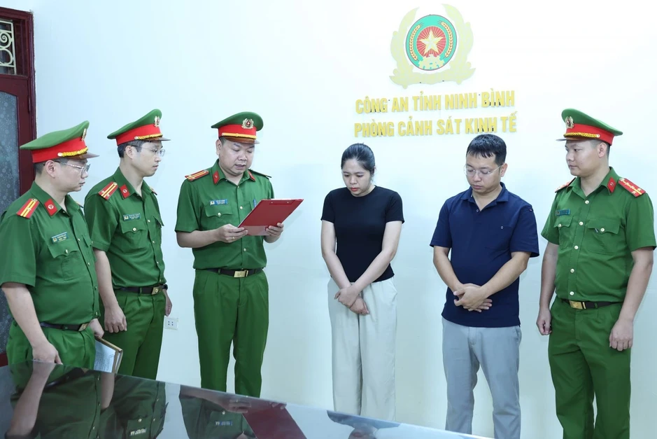 Khởi tố hai đối tượng dàn xếp kết quả đấu giá 14 lô đất Khởi tố hai đối tượng dàn xếp kết quả đấu giá 14 lô đất