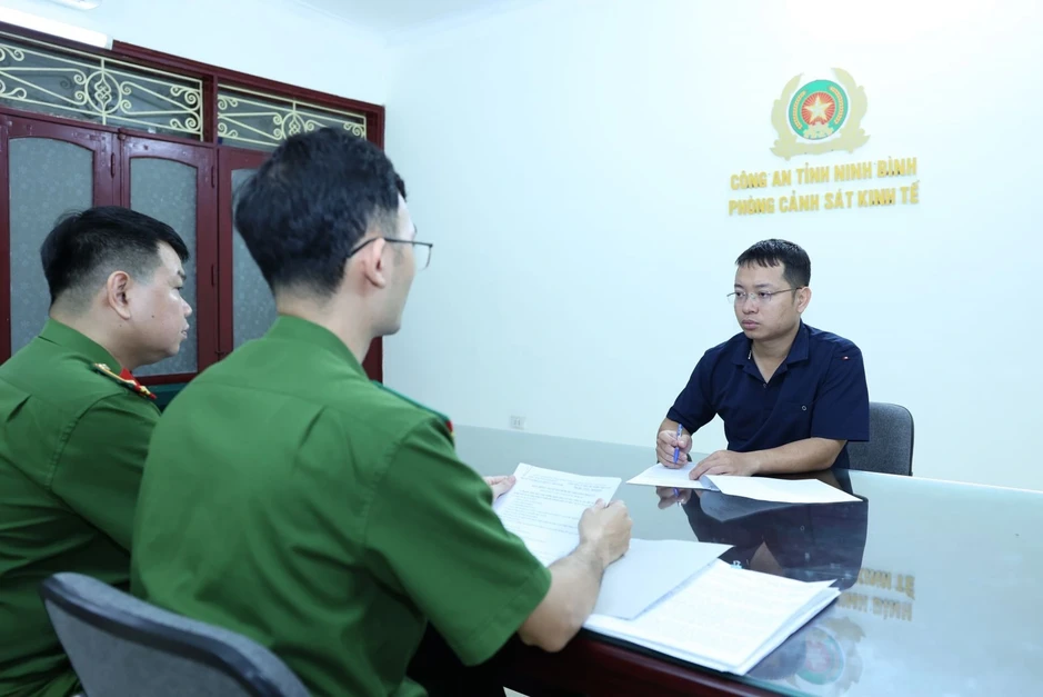 Khởi tố hai đối tượng dàn xếp kết quả đấu giá 14 lô đất Khởi tố hai đối tượng dàn xếp kết quả đấu giá 14 lô đất