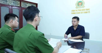 Khởi tố hai đối tượng dàn xếp kết quả đấu giá 14 lô đất