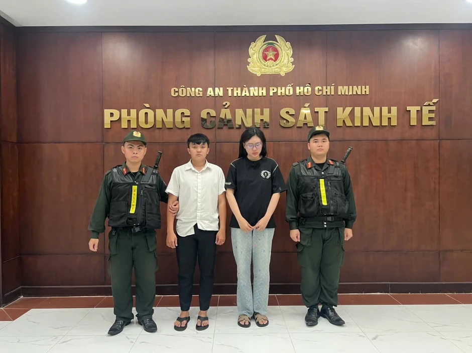 Khởi tố hai vợ chồng hộ kinh doanh ở Chợ Lớn bán hàng giả hiệu Gucci, Rolex Khởi tố hai vợ chồng hộ kinh doanh ở Chợ Lớn bán hàng giả hiệu Gucci, Rolex