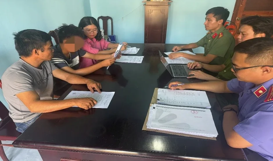 Khởi tố học sinh lớp 10 xâm nhập hệ thống tiêm chủng, thu thập, mua bán 20 triệu dữ liệu cá nhân Khởi tố học sinh lớp 10 xâm nhập hệ thống tiêm chủng, thu thập, mua bán 20 triệu dữ liệu cá nhân