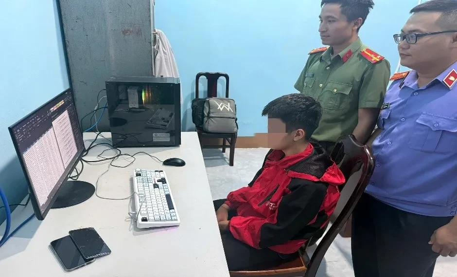 Khởi tố học sinh lớp 10 xâm nhập hệ thống tiêm chủng, thu thập, mua bán 20 triệu dữ liệu cá nhân Khởi tố học sinh lớp 10 xâm nhập hệ thống tiêm chủng, thu thập, mua bán 20 triệu dữ liệu cá nhân