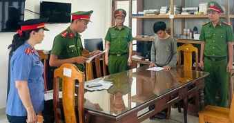 Khởi tố kẻ 28 lần giao cấu với bé gái dưới 16 tuổi