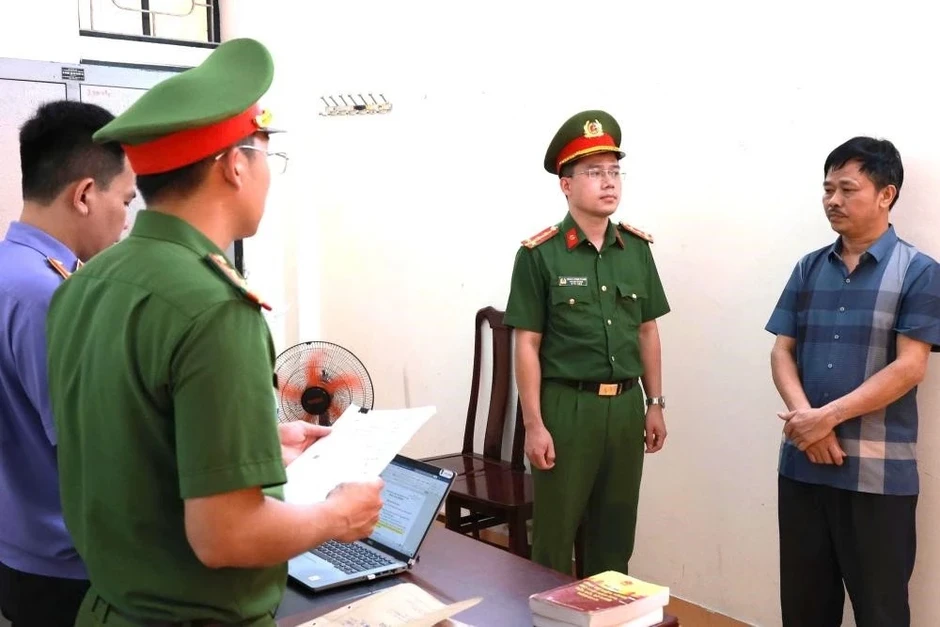 Khởi tố kẻ mua lợn dịch về giết mổ, bán cho tiểu thương nhiều chợ dân sinh Khởi tố kẻ mua lợn dịch về giết mổ, bán cho tiểu thương nhiều chợ dân sinh
