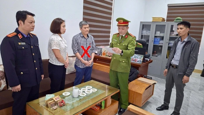 Khởi tố một cựu giám đốc và 2 thuộc cấp Khởi tố một cựu giám đốc và 2 thuộc cấp
