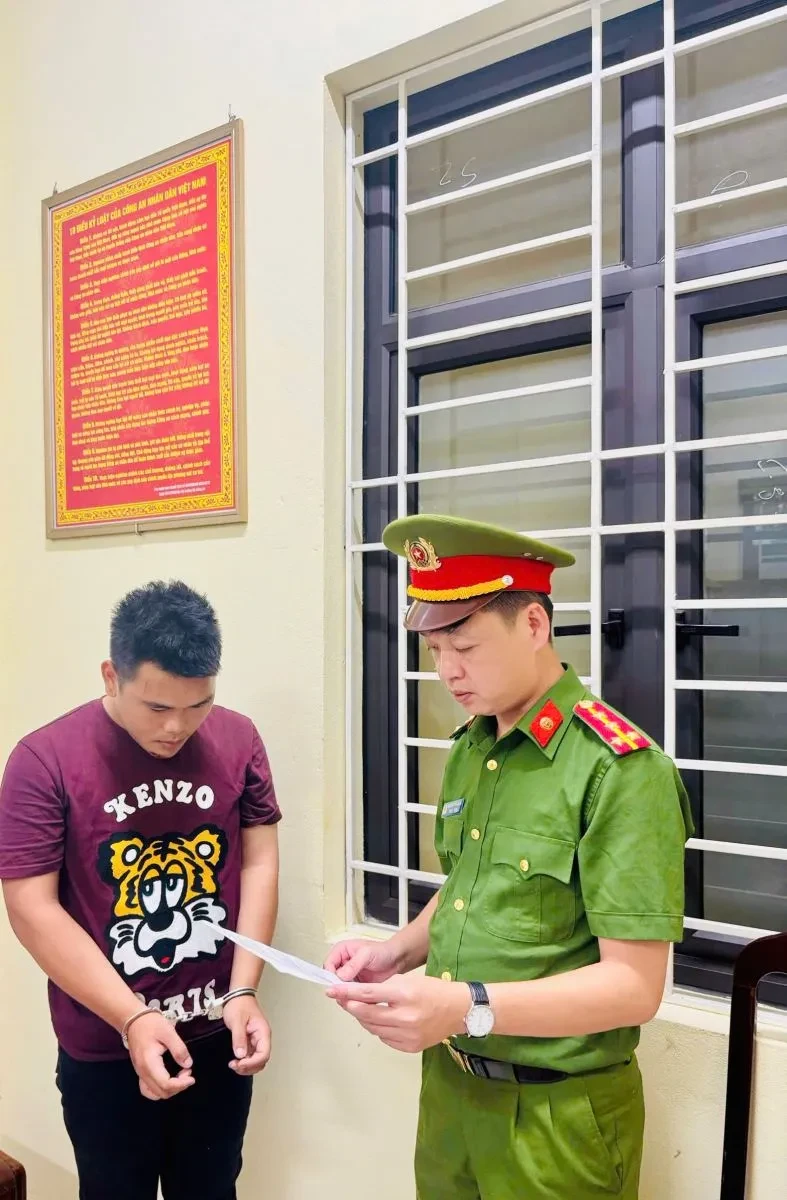 Khởi tố nam thanh niên chống đối, cản trở CSGT ở Hưng Yên Khởi tố nam thanh niên chống đối, cản trở CSGT ở Hưng Yên