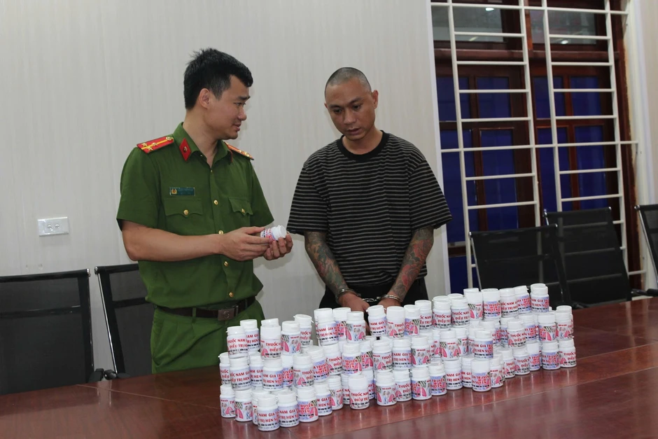 Khởi tố người đàn ông bán thuốc hen giả, quảng cáo khỏi 100% Khởi tố người đàn ông bán thuốc hen giả, quảng cáo khỏi 100%