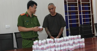 Khởi tố người đàn ông bán thuốc hen giả, quảng cáo khỏi 100%