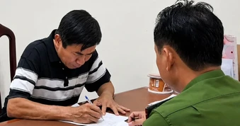 Khởi tố người đàn ông cầm chó đánh nhân viên giao hàng ở TPHCM
