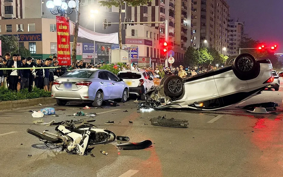Khởi tố người đàn ông điều khiển xe Lexus gây tai nạn liên hoàn Khởi tố người đàn ông điều khiển xe Lexus gây tai nạn liên hoàn