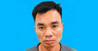 Khởi tố người đàn ông giật dây chuyền của phụ nữ đang chở con