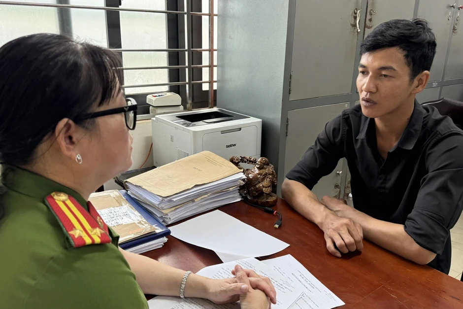 Khởi tố người đàn ông "yêu" bạn gái nhỏ hơn 16 tuổi