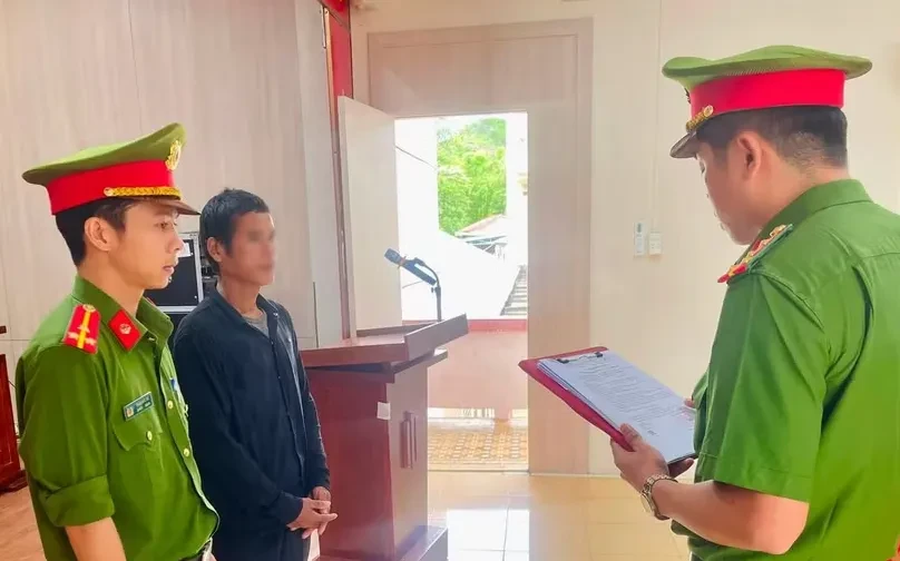 Khởi tố người đi bộ ngược chiều gây tai nạn chết người ở Quảng Trị Khởi tố người đi bộ ngược chiều gây tai nạn chết người ở Quảng Trị