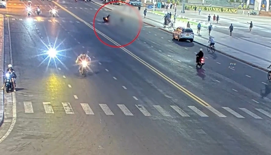 Khởi tố người giao xe cho du khách Nga không có bằng lái gây tai nạn chết người Khởi tố người giao xe cho du khách Nga không có bằng lái gây tai nạn chết người