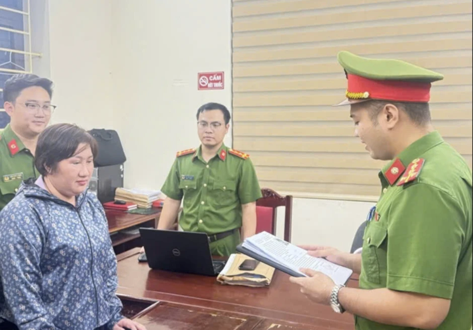 Khởi tố người phụ nữ dùng căn cước, sổ đỏ giả để lừa vay 11 tỷ đồng Khởi tố người phụ nữ dùng căn cước, sổ đỏ giả để lừa vay 11 tỷ đồng