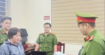 Khởi tố người phụ nữ dùng căn cước, sổ đỏ giả để lừa vay 11 tỷ đồng