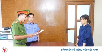 Khởi tố người phụ nữ dùng vòi rửa xe áp lực cao xịt vào mặt người bán rau