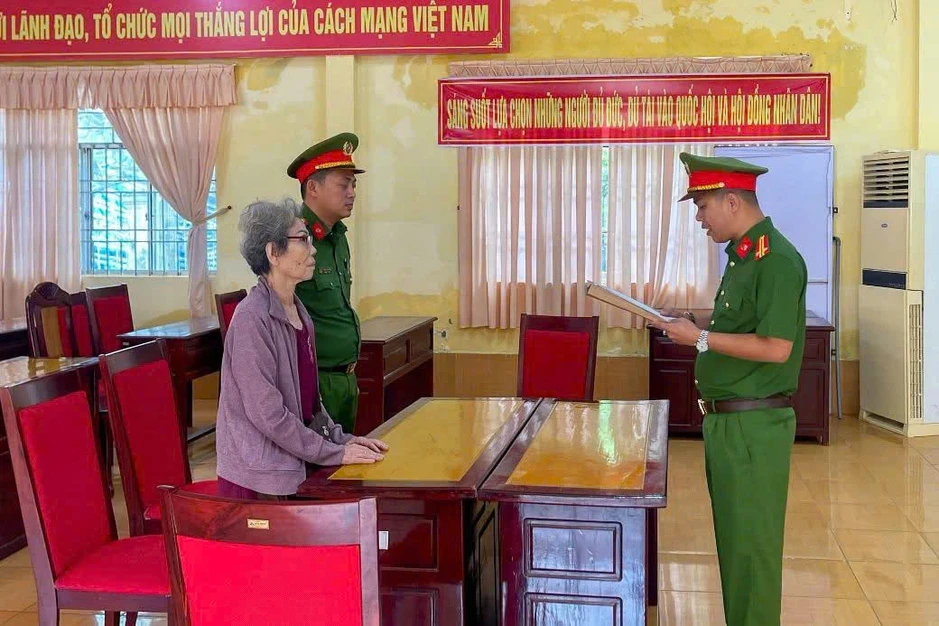 Khởi tố người phụ nữ kê khai giá đất bán 20 tỷ đồng thành 5 tỷ Khởi tố người phụ nữ kê khai giá đất bán 20 tỷ đồng thành 5 tỷ
