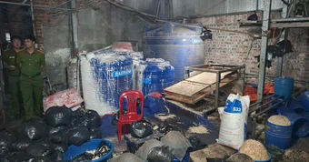 Khởi tố người phụ nữ làm giá đỗ bằng hóa chất độc hại, bán hơn 500 tấn ra chợ đầu mối