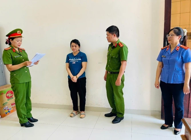 Khởi tố người phụ nữ lập hụi khống lừa người quen hơn 14 tỉ đồng Khởi tố người phụ nữ lập hụi khống lừa người quen hơn 14 tỉ đồng