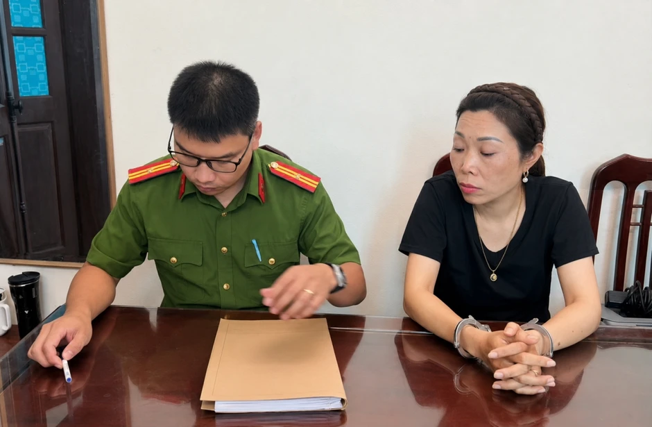 Khởi tố người phụ nữ ở Ninh Bình lừa hơn 559 triệu đồng bằng chiêu "chạy án" Khởi tố người phụ nữ ở Ninh Bình lừa hơn 559 triệu đồng bằng chiêu "chạy án"