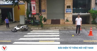 Khởi tố người vừa lái xe vừa dùng điện thoại gây tai nạn giao thông