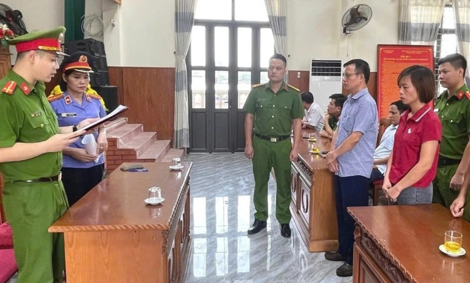 Khởi tố nguyên Chủ tịch UBND xã ở Ninh Bình cùng 3 cựu cán bộ Khởi tố nguyên Chủ tịch UBND xã ở Ninh Bình cùng 3 cựu cán bộ