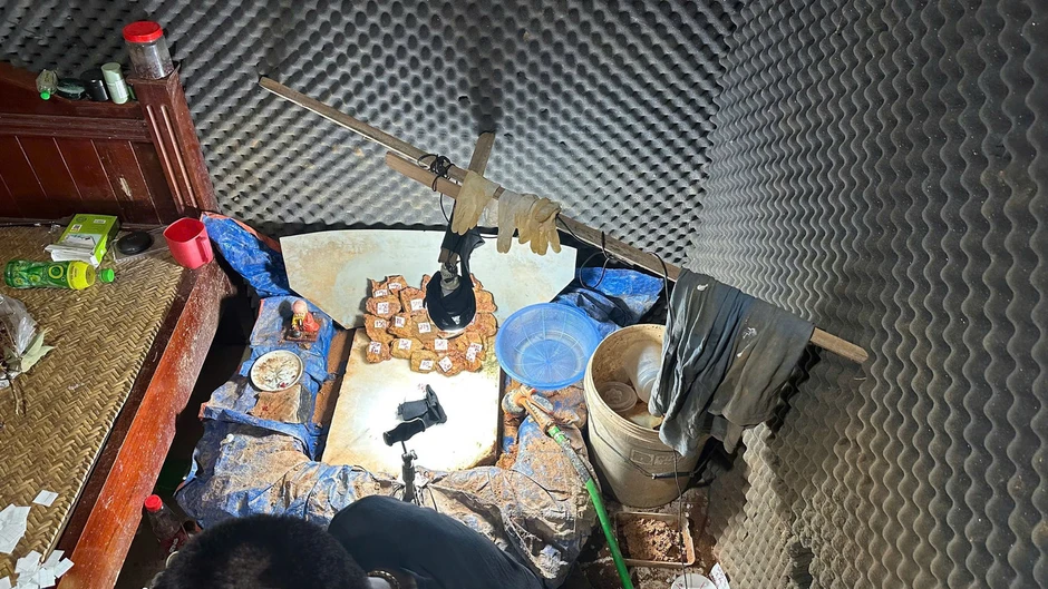 Khởi tố nhóm lừa đảo hàng trăm người bằng chiêu trò livestream ‘đổ thạch’ Khởi tố nhóm lừa đảo hàng trăm người bằng chiêu trò livestream ‘đổ thạch’