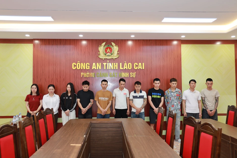 Khởi tố nhóm lừa đảo hàng trăm người bằng chiêu trò livestream ‘đổ thạch’ Khởi tố nhóm lừa đảo hàng trăm người bằng chiêu trò livestream ‘đổ thạch’