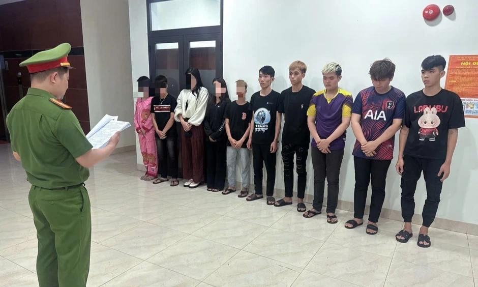 Khởi tố nhóm nữ cầm đầu vụ rượt đuổi nhau trên phố ở Đà Nẵng