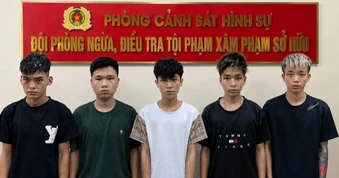 Khởi tố nhóm thanh niên cướp xe máy lúc rạng sáng