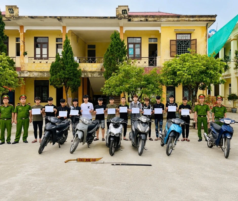 Khởi tố nhóm thanh thiếu niên mang hung khí nguy hiểm, lạng lách để "ra oai"