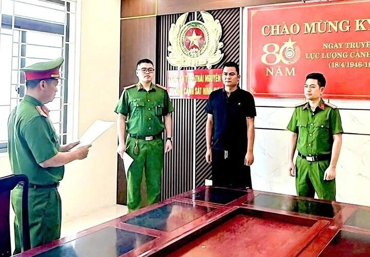 Khởi tố tài xế dùng điện thoại, tông tử vong công nhân môi trường ở Thái Nguyên Khởi tố tài xế dùng điện thoại, tông tử vong công nhân môi trường ở Thái Nguyên