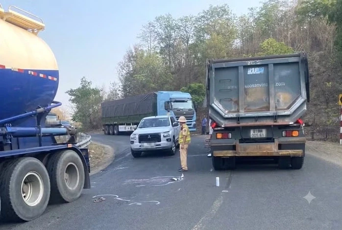 Khởi tố tài xế xe đầu kéo trong vụ tai nạn khiến 2 người chết ở Gia Lai Khởi tố tài xế xe đầu kéo trong vụ tai nạn khiến 2 người chết ở Gia Lai